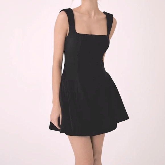 COMMENCE REVOLVE STYLE OLD MONEY  black square neck short dress SIZE M - Picture 3 of 13